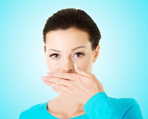 علت بوی بد دهان و درمان آن چیست؟